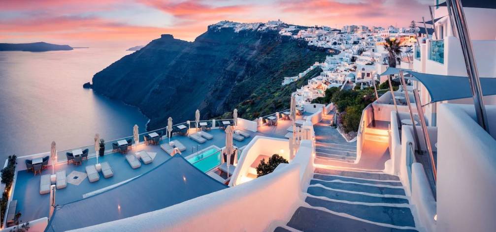 Where To Stay In Santorini best places you need to know? 