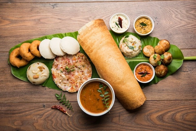 Exploring the Richness of North vs. South Indian Cuisine