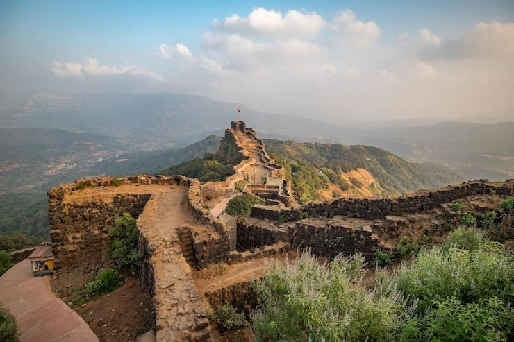 Mahabaleshwar: Strawberry Fields and Peak Views